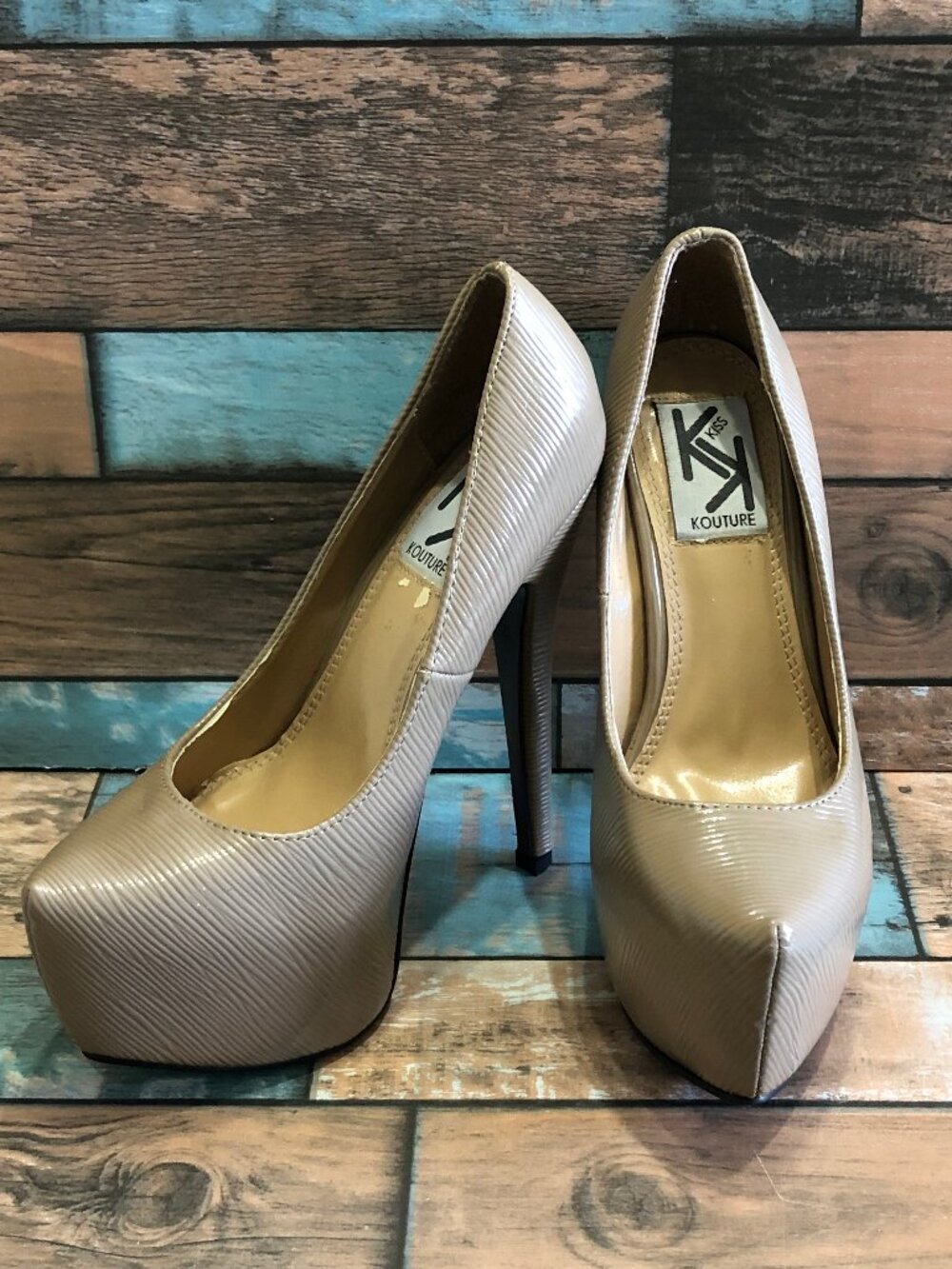 Kiss Kouture Fierce Closed Toe Platform Ribbed Pumps Women's Size 6